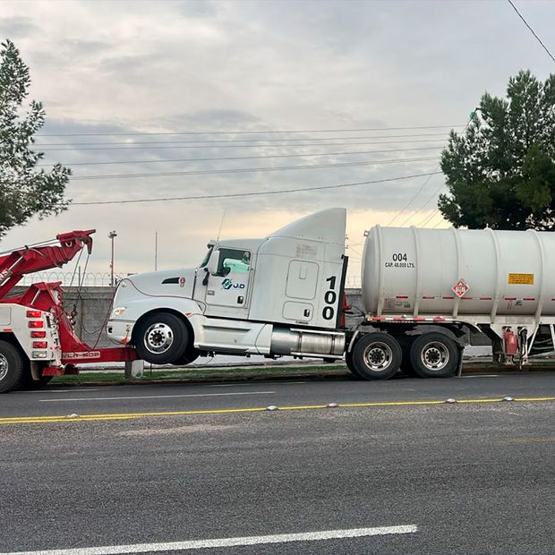 Aseguran Pipa Cargada con Presunto Huachicol en Carretera Torreón-Saltillo